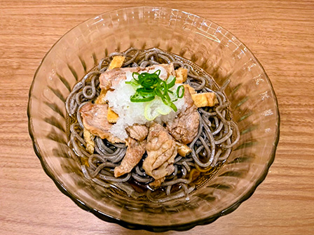 キッチンカー5（冷やし肉蕎麦）の写真