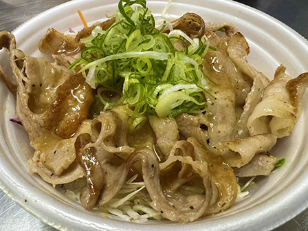 テント1（ねぎ塩豚丼）の写真