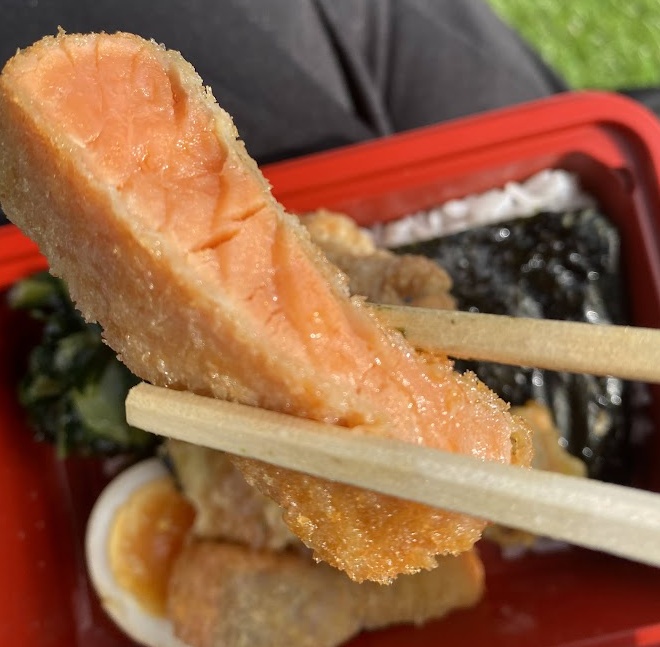 サーモンのレアカツ海苔弁当
