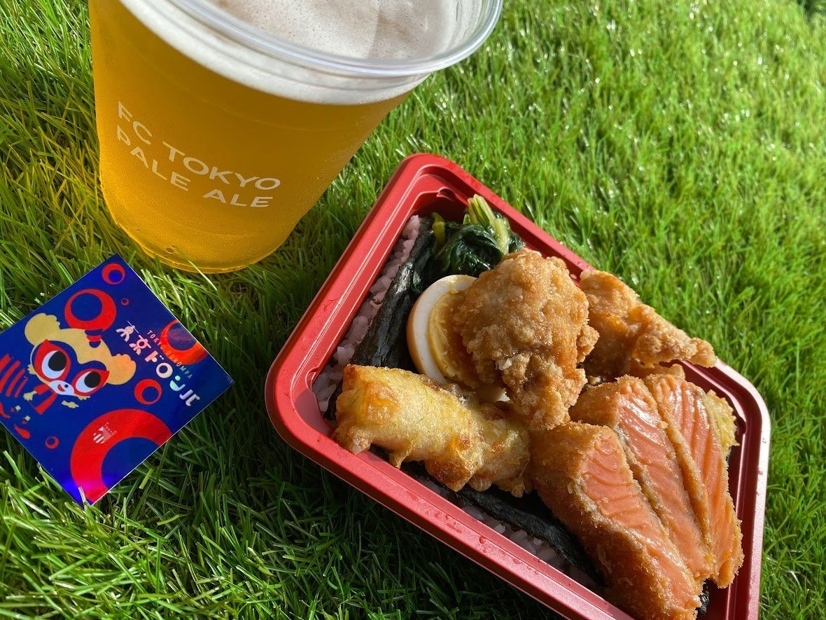 サーモンのレアカツ海苔弁当。FC TOKYO PALE ALE